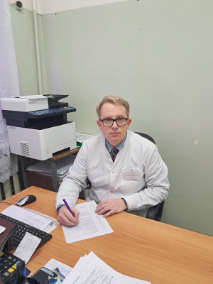 Заведующий поликлиникой - врач-терапевт Пецух Руслан Михайлович